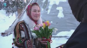 Цветы для любимой | С букетом цветов в тундру