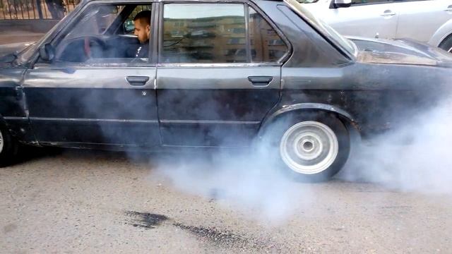 Bmw e28 m535i burnaut смотреть онлайн