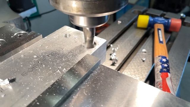 Milling Aluminum on the Bridgeport смотреть онлайн