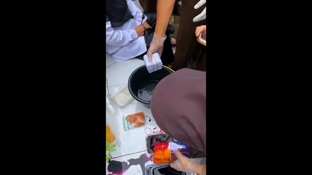 kelompok 2 membuat kain shibori kelas x-9 SMAN 12 depok смотреть онлайн