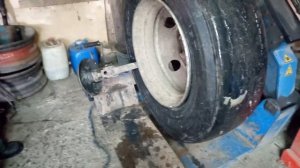 Работа шиномонтажника