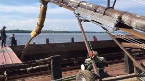 Погрузка баржи Зернопогрузчиком "Hobot" в порту Чистополя