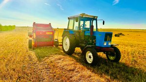 Рулоним солому. Пресс подборщик рулонный ПР-140