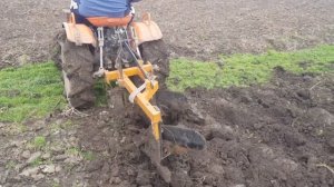 Kubota b7000 + plow (малък плуг)