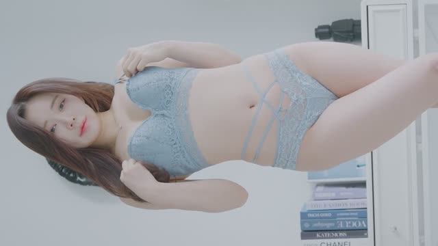 Девушка без бюстгальтера 🥵😍 смотреть онлайн