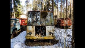 Заброшенная техника в лесу