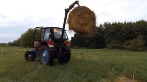 Возим тюки на тракторе ЮМЗ 6 АЛ