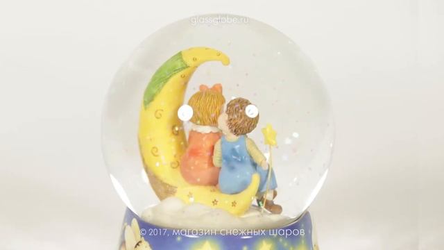 Стеклянный шар с блестками Закрой глаза смотреть онлайн