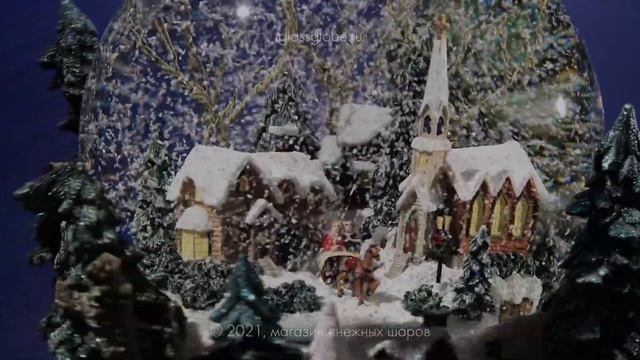 Огромный снежный шар "Новогодние каникулы". 4K смотреть онлайн