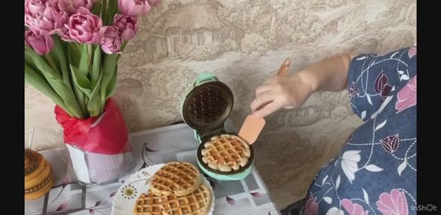 Мои вафли пеку для любого случая по разному. Сегодня не сладкие. Но вкусные очень.