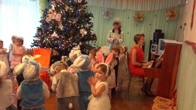 Утренник в Детском садике №89 (г. Чебоксары, 4 гр. "Кроха", 22.12.2015 г.) смотреть онлайн