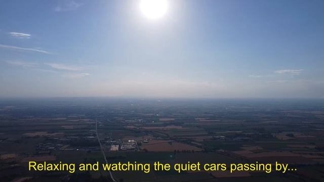 Drone DJI Mini SE - Hovering at 500m of altitude. смотреть онлайн