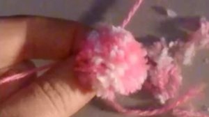 ВЯЗАНИЕ! Как быстро из подручных средств сделать маленький "ПОМПОН"