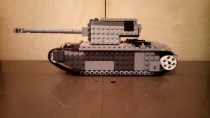 Французский тяжёлый танк ARL44 из лего.