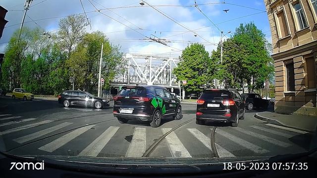 2 биомусора (О011ВВ198 и Е172НУ797), встречка + красный смотреть онлайн