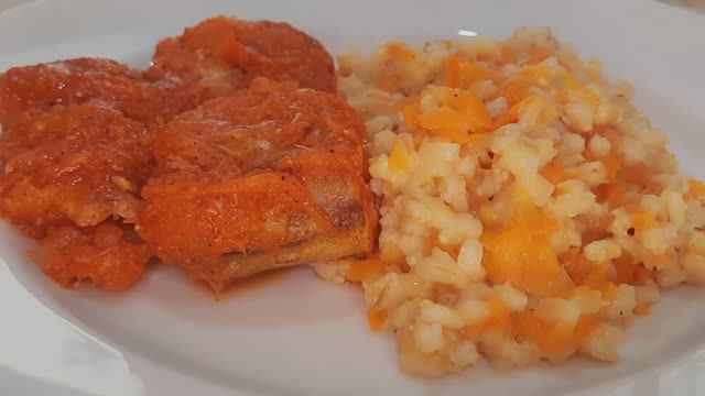 НИЗКОКАЛОРИЙНЫЕ РЕЦЕПТЫ для похудения. КУРИНЫЙ СУП с рисом. КУРИЦА в сметане. МИНТАЙ В СОУСЕ, салат.