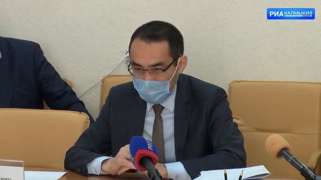 Члены профильных комитетов Народного Хурала детально рассмотрели проекты законов смотреть онлайн