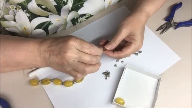 Собираем браслет на резинку.