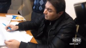 Глава Славянской районной ТИК болгаркой вскрыл сейф с документами wmv