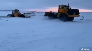 Перетягивания. Кировец против всех. Мощ русского трактора.