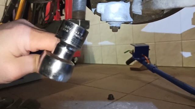 Audi A6 C5 4.2i - Ponákupní servis 🛠️ - výměna silentbloků předních ramen смотреть онлайн