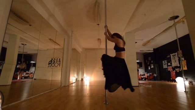 Pole dance skirtwork improvisation
