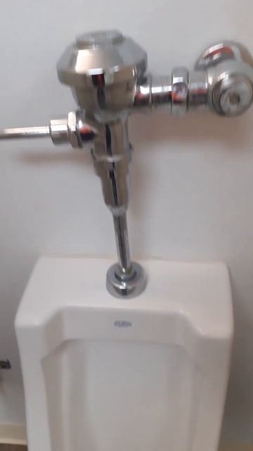 unclogging a urinal #002 смотреть онлайн