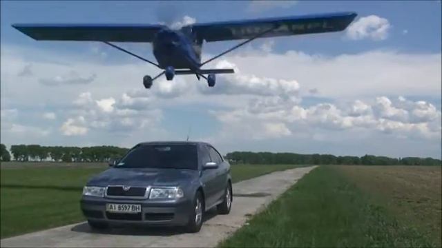 Aeroprakt A-22 vs. Skoda Octavia