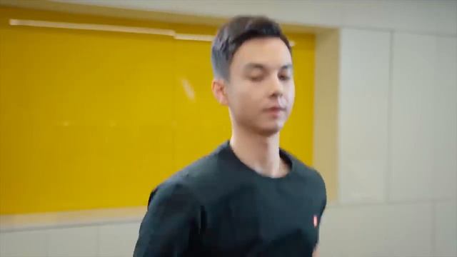 Working out with Xiaomi Smart Band 7 Xiaomi Insider смотреть онлайн