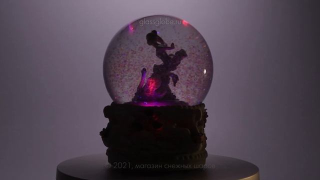 Стеклянный шар с блёстками "Лебединое Озеро". 4K смотреть онлайн