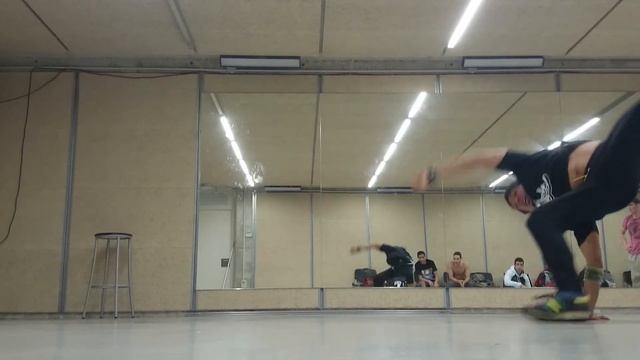 Bboying air twist universal