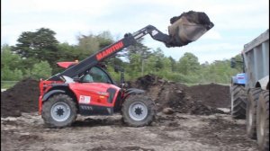 Manitou MLT 741 140 V+ nakládá kompost
