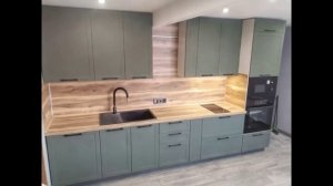 Современная модульная кухня в процессе профессиональной сборки. Иркутск