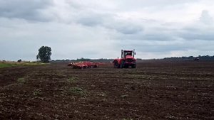 Культивация на тракторе к742мст1