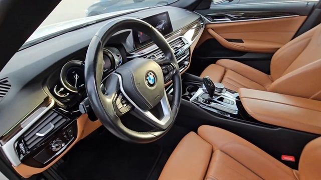 Interior PREOWNED 2019 BMW 530i смотреть онлайн