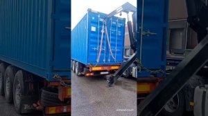 Боковой погрузчик контейнеров...