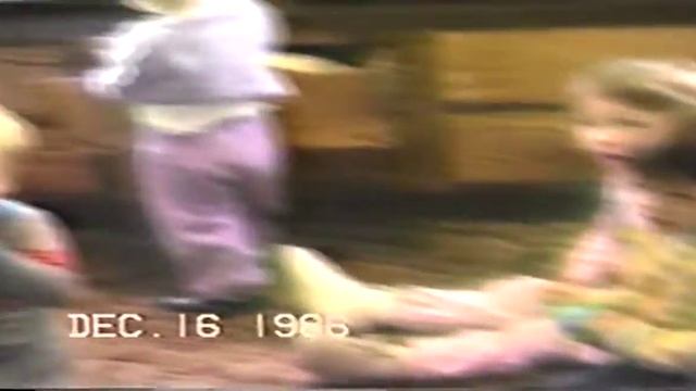 Video-13... My-Mom... With-Her-Babysitting-Kids... смотреть онлайн