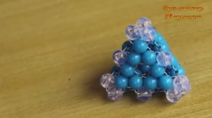 Поделки из бусин - тетраэдр. Способ 2. Мастер-класс