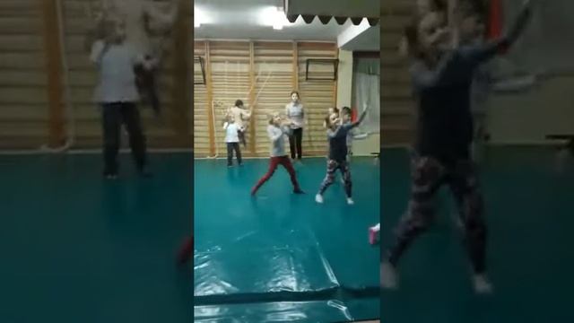 Пони смотреть онлайн