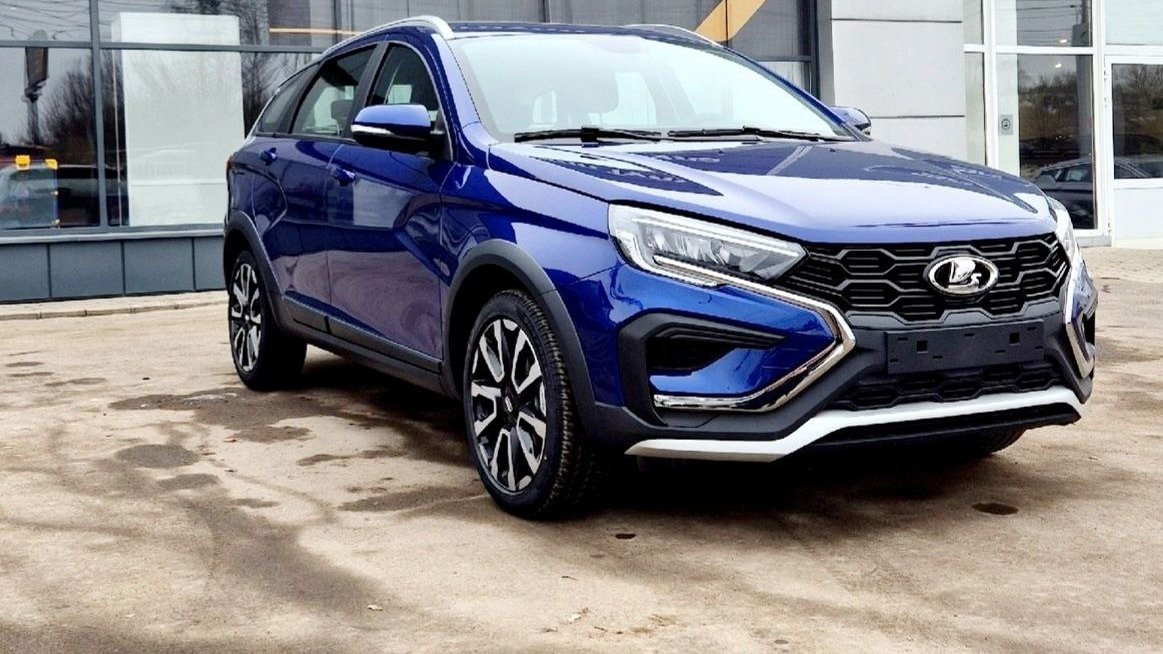 Новые модели Lada появились у дилеров: за их покупку придется доплатить