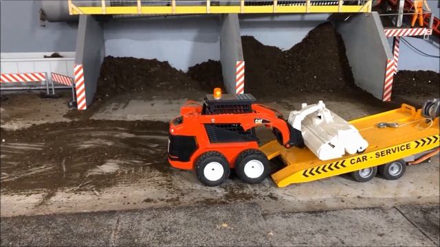 RC kids Toys videos Tractor CASE OPTUM with tracked cleaner loader смотреть онлайн