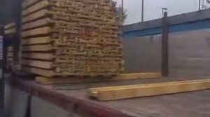 Погрузка шаланды вилочным погрузчиком