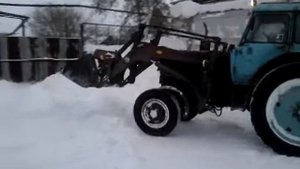Мтз 82 толкает снег