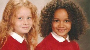Помните этих редких близнецов с разным цветом кожи? Вот как они выглядят сейчас!
