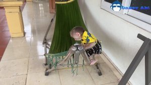 Monkey Abi hid from her mother and forced her to look for her