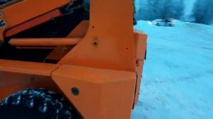 Обзор мини погрузчика LOKUST 752