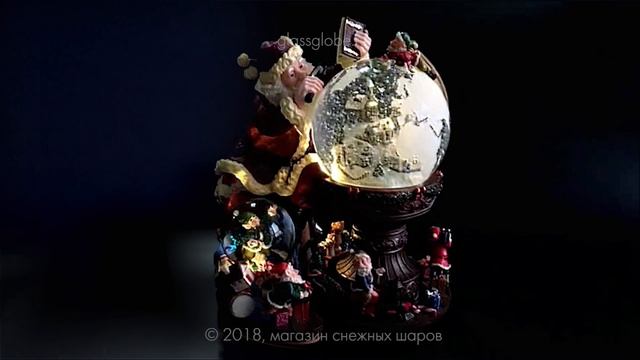 Новогодний стеклянный шар со снегом "Праздник к нам приходит" с подсветкой и эффектом метели смотреть онлайн