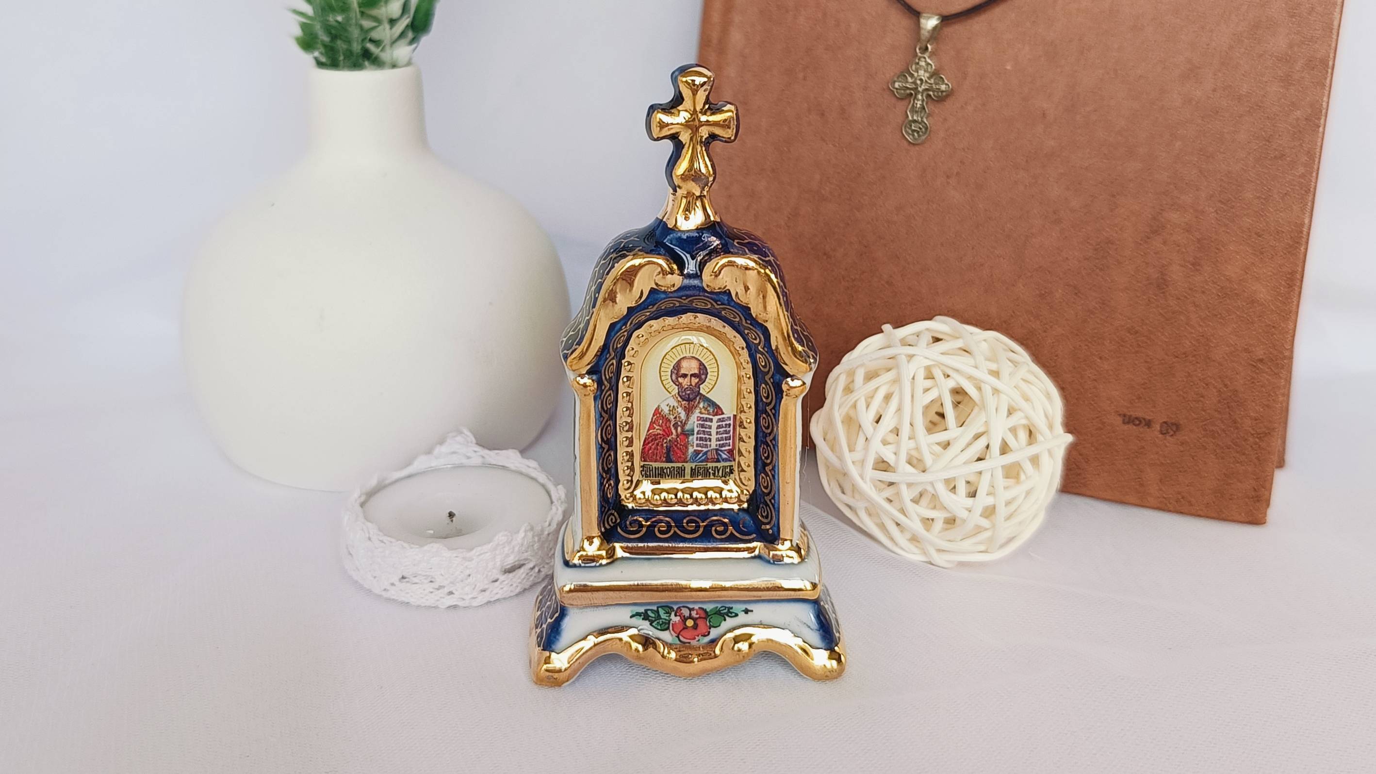 Киот Николай Чудотворец, гжельский фарфор