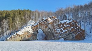 6 марта 2025г. Прокатился по Исети до Каменных ворот. Обнаружил пещеру.