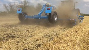 Дисковая борона серии "MIX - 500" от ООО "Ростовского завода сельхозмашин" вместе с John Deere